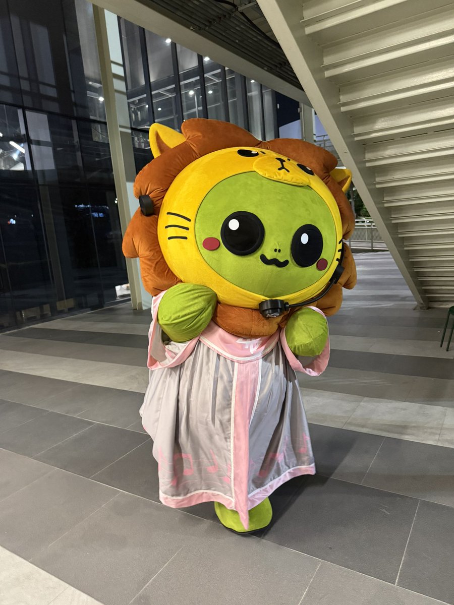 kingman_gmmtv's tweet photo. ขอบคุนอุนอาโฟ้ดโฟ้ดทิให้คิงแมนมาขึ้นคอนกับน้องๆค้าบบ คิงแมนมีความสุขมากที่ได้ร้องเพลงค้าบ 🎤✨❤️
#FourthConcertD1
#KINGMAN https://t.co/CkSJ4Rdkid