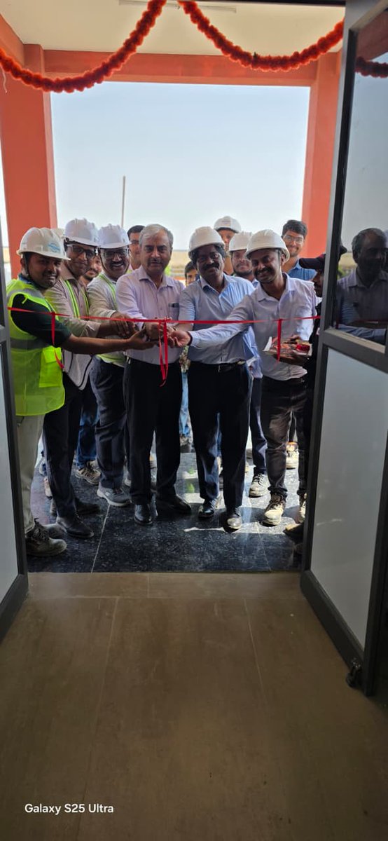 BondadaOnline's tweet photo. Where Leadership Meets Execution, Progress Accelerates.

Shri Rajesh Pratap Singh Sisodia, Director (P&P), @nlcindialimited, visited the 600 MWp Khavda Solar Project, reviewed the North & South Blocks, and inaugurated the South MCR. Joined by Mr. D. Uma Maheswara Rao, Director, and Mr. Vaddi Lakshmana Rao, COO, Bondada Renewable Energy Pvt. Ltd.

#BondadaGroup #NLCIndia