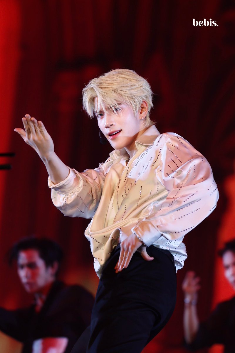 bebisx98's tweet photo. the eve 🔥

LETS SHOUT OH MY FOURTH
#FourthConcertD1
#fourthnattawat @tawattannn https://t.co/IbSLxT2fNO