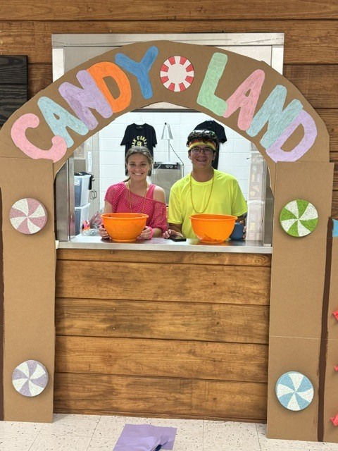 ExperienceOFHS's tweet photo. Lots of fun this week with students &amp; staff dressing the part &amp; glowing with BENGAL pride!
"Let The Games Begin"....Guess Who dressing up as staff; Just Dance in neon; Sorry wearing class colors &amp; a friendly game of Rock Paper Scissors  🧡 💛 💚 💙🎮 🕹️ 🎲
#TheBengalWay
#HOCO https://t.co/mU0MqZkvwK