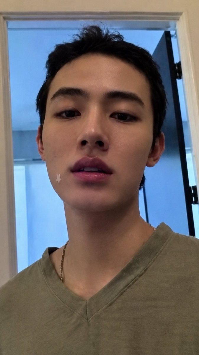 xxeoje's tweet photo. oh to be this effortlessly HANDSOME https://t.co/BEtTNWP2pV