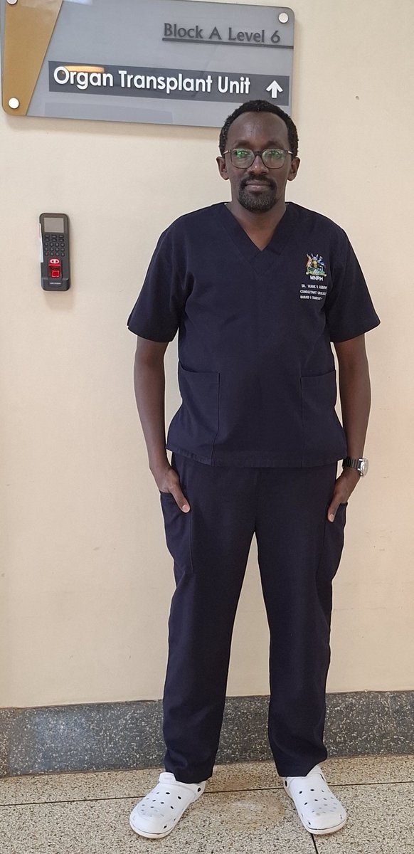 RubabindaJr's tweet photo. We stand tall in support of Dr. Robert Candia.

Pocketing is normal after all, our arms need to rest, be protected from contamination or kept warm sometimes.

Plus, respect, if this is what this all about, is earned and reciprocated. https://t.co/UWwydzaZhS