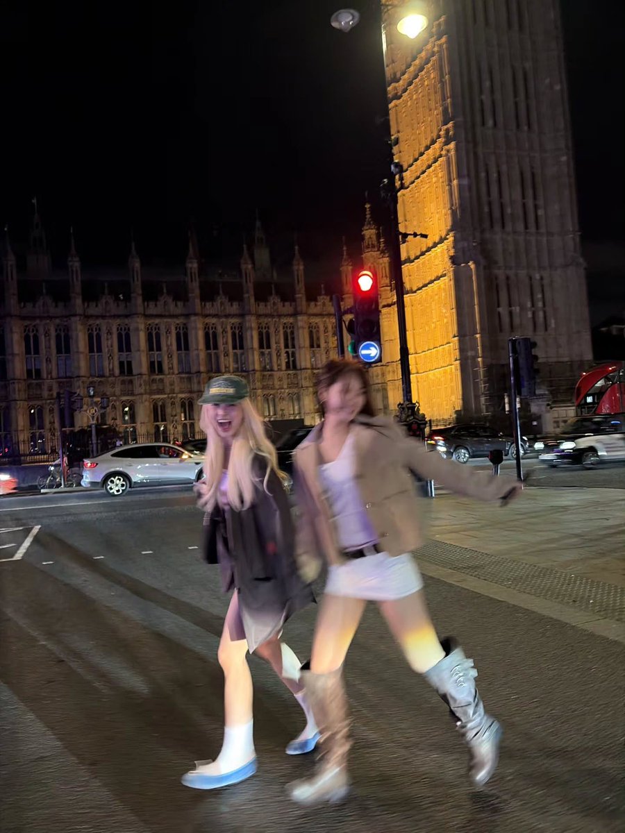 h2fimz's tweet photo. “i don’t care about a thing right now, just hold my hands tight” EUGH WHY’S EVERYTHING SO AU CODED https://t.co/CmyDWO7giM