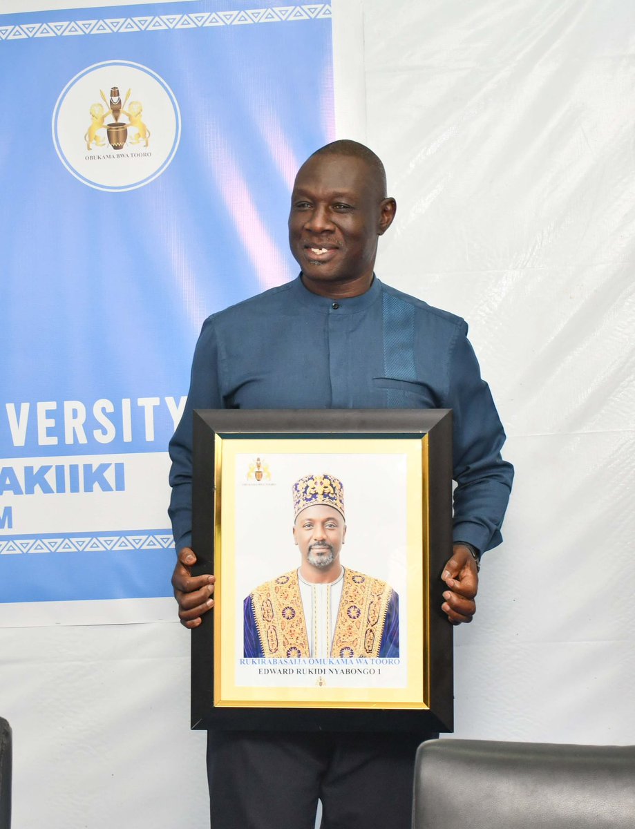 AhurraIvan's tweet photo. This MoU will strengthen collaboration in education, research and community development, while creating opportunities to explore scholarships for academically gifted but financially disadvantaged students and empowering Tooro’s youth to contribute to the Kingdom’s development. https://t.co/nmjLueE1OJ