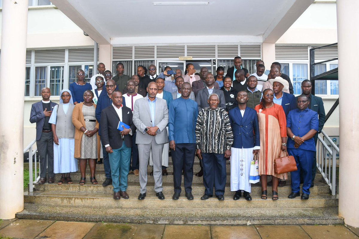 AhurraIvan's tweet photo. This MoU will strengthen collaboration in education, research and community development, while creating opportunities to explore scholarships for academically gifted but financially disadvantaged students and empowering Tooro’s youth to contribute to the Kingdom’s development. https://t.co/nmjLueE1OJ