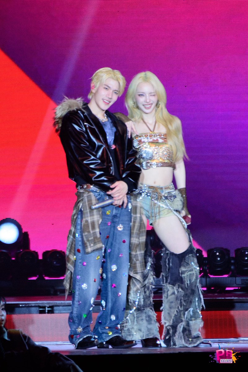 PRSocietyNews's tweet photo. พี่แจนคนสวยของโฟ้ดรายงานตัวค่า~

LETS SHOUT OH MY FOURTH

#FourthConcertD1 
#Fourthnattawat 
#JANHAE https://t.co/lTfDmMQdQ1