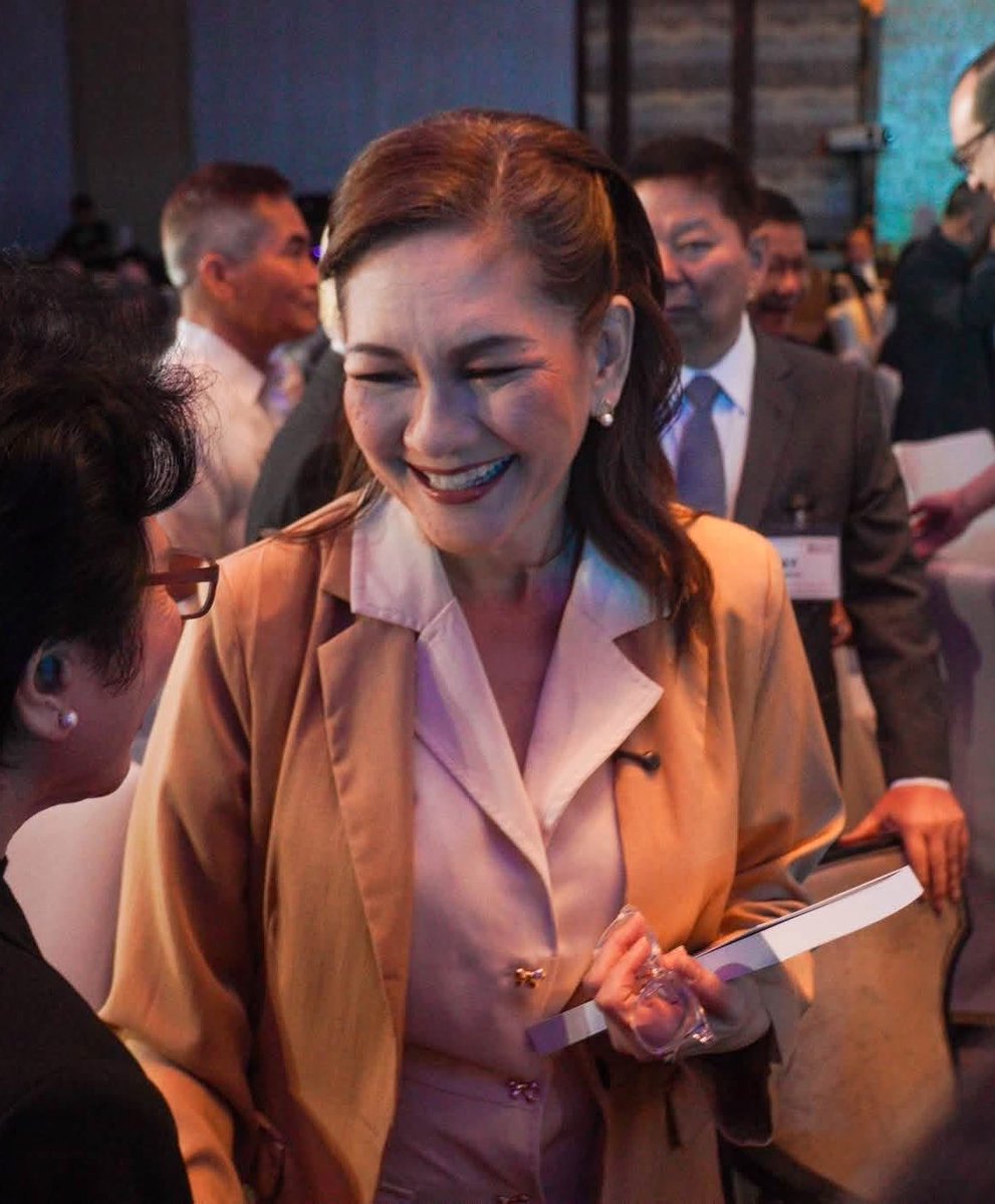 kayeayem_'s tweet photo. That beautiful glow when happiness comes from within. 

Love na Love yang SenRisa na yan. 😊 https://t.co/Otjid9hP3E