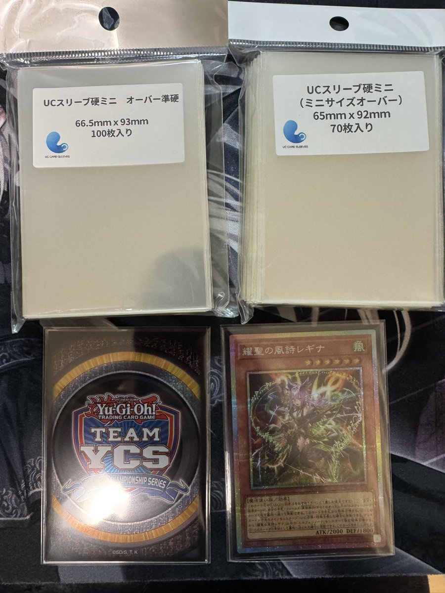 maspirit112's tweet photo. 巷で噂のUCスリーブを入手し装着してみました。
公式→硬ミニ→オーバー準硬の三重

まず…透明度がヤバイww
綺麗すぎるww
そしてミニ→準硬のツラが揃っててめっちゃ気持ちいい！
硬さもほどよく、シャッフルしやすくてバリもなくて空気抜けも良さそう！
これは覇権だわ https://t.co/44lcqw5VvX