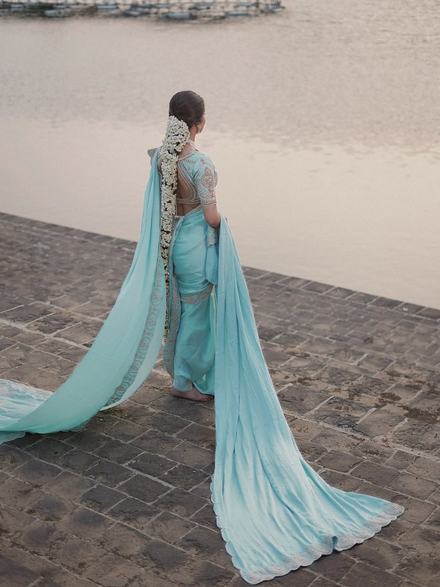 TheDesiCore_'s tweet photo. maharashtrian bride in her timeless nauvari drape. —  ̊⋆. 𐙚 ˚ https://t.co/tbWdRMmQ7t