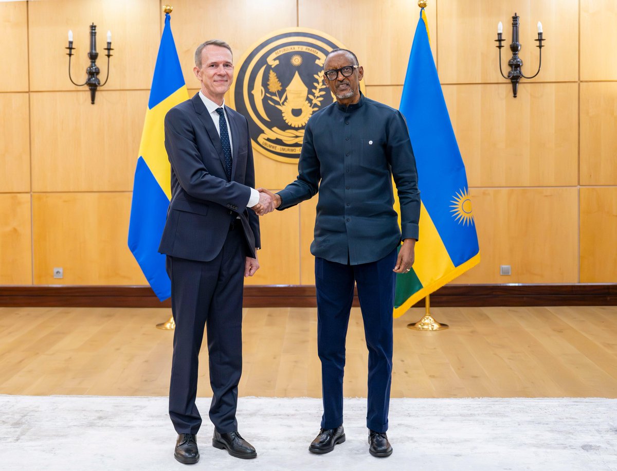 UrugwiroVillage's tweet photo. This afternoon at Urugwiro Village, President Kagame received letters of credence from new envoys, Ambassador Henrik Nilsson of the Kingdom of Sweden and Ambassador Huh Jungae of the Republic of Korea. https://t.co/i90oOwAZMy