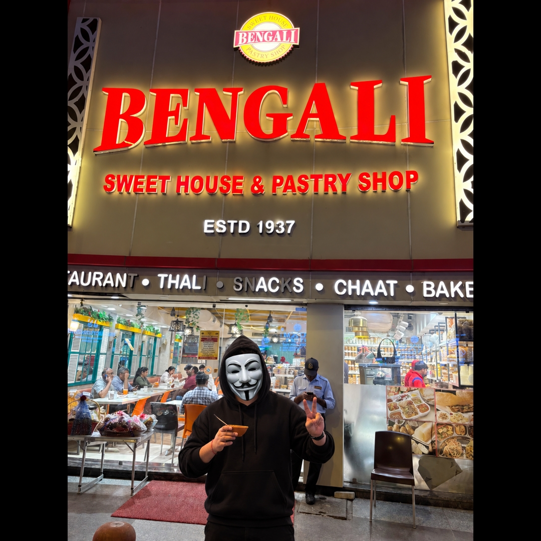 HimalayanVGuard's tweet photo. It was funny watching the news of chaos erupting in CP on the TV while sitting there and enjoying Rabdi Rasmalai 😂

#CJPFlopShow https://t.co/jLcolUL0vO