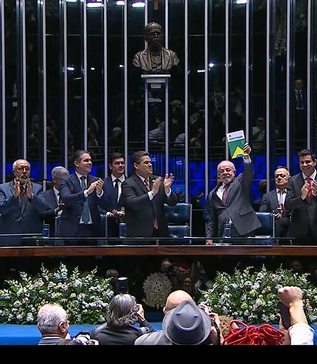lucasmourao_'s tweet photo. O velho mais uma vez fez história. Garantiu a maior vitória para os trabalhadores neste século. https://t.co/rFlSOl7SSu