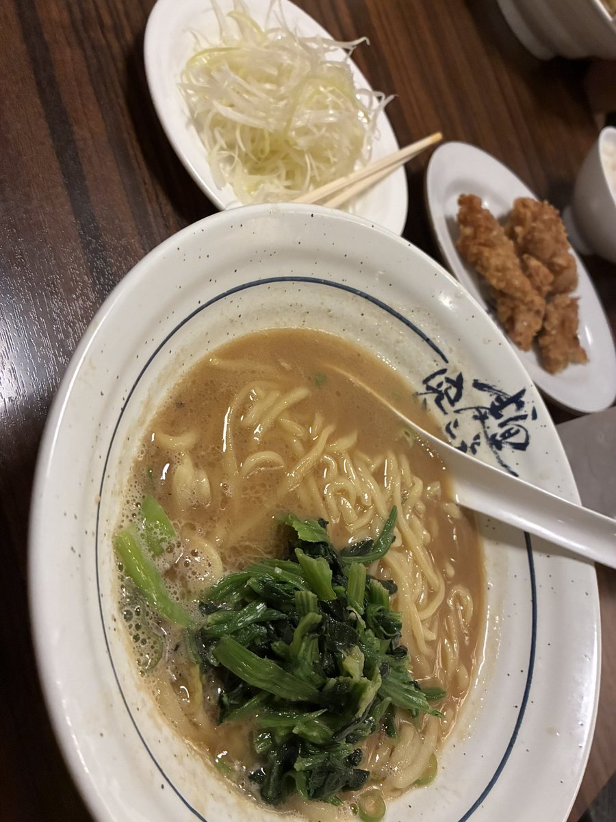 mokuccha's tweet photo. 家系好きだけど海苔とチャーシューが嫌いなので家族にあげちゃう、代わりにほうれん草をもらう https://t.co/NEIXDeN3i1