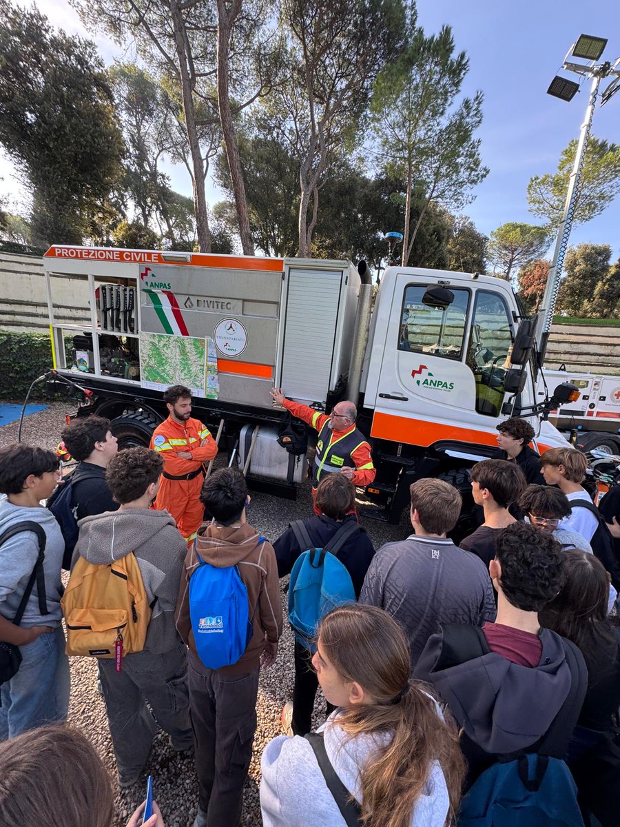 Anpasnazionale's tweet photo. Siamo a Roma per la #settimanadiPC con i nostri volontari e mezzi della Protezione Civile https://t.co/9QgV29uwB2