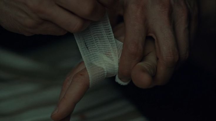 lesbdulac's tweet photo. hands in hannibal https://t.co/xkDX36kOcs