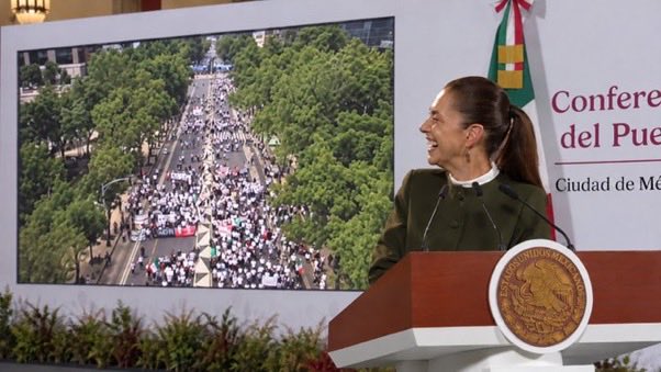 Lizgottik's tweet photo. Sería el efecto de la marijuana que se cagó de risa de los trabajadores del IMSS o es sólo porque así es de perversa? https://t.co/RoIsg8ZRFj