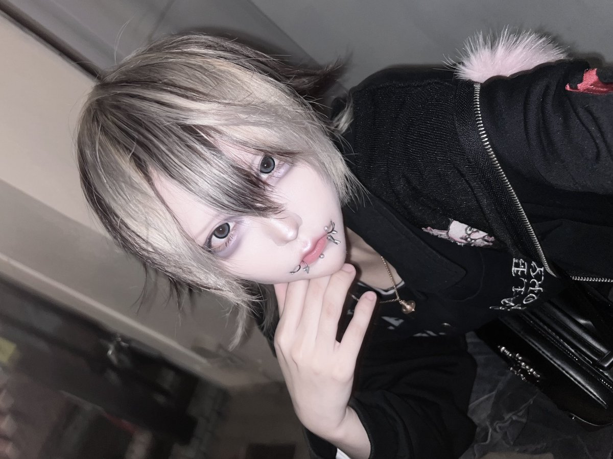 M_xzy_'s tweet photo. 弱気な所隠してそんなお前のことわかってるの俺しかいないよ https://t.co/RmSQDXyt89
