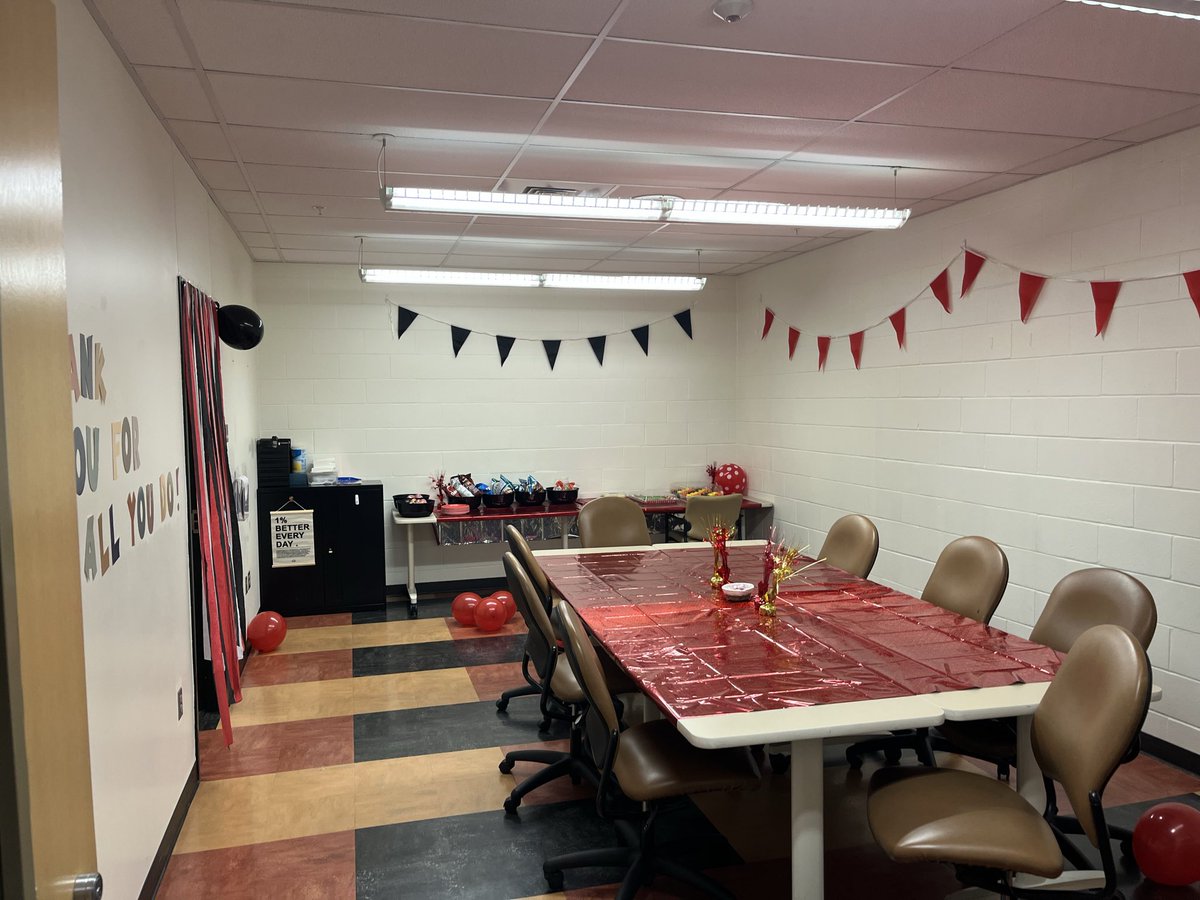 DrGrossKCSDMS's tweet photo. Love this…getting ready to celebrate our amazing @FootMiddle staff! Thank you for all of your daily hard work and efforts! We are “Green” and almost positive…we are in the Top 10 Middle Schools in Northern Ky!
❤️🖤#1 Middle School https://t.co/MmIUL7R3hb