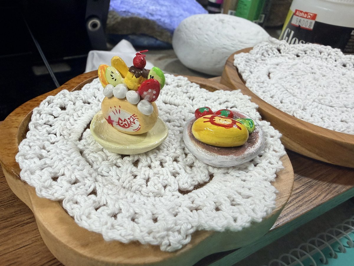 KVa9x's tweet photo. 시험기간 대학생
지점토로 만든 다양한 것 https://t.co/KIaOOv35hK
