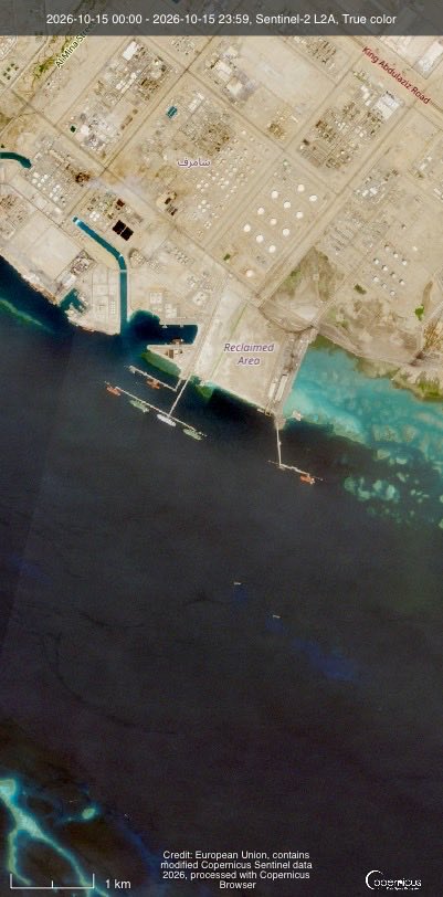 JavierBlas's tweet photo. Saudi Arabia is sustaining a very strong oil loading activity, per to @CopernicusEU Sentinel-2 imagery. Yesterday (Oct 15), it was loading 9 VLCCs plus another 2 Suezmax / Aframax with crude, for a total of >20 million barrels, from terminals in the Persian Gulf and Red Sea. https://t.co/taMUwkTqdA