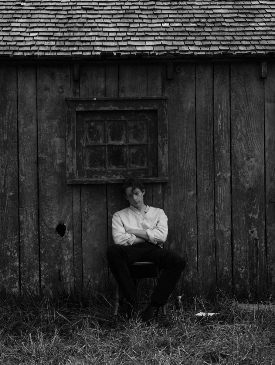 mikefaistfiles's tweet photo. Mike Faist on set of East of Eden
Photographed by Jacinta Scott https://t.co/6bBavlGTeM
