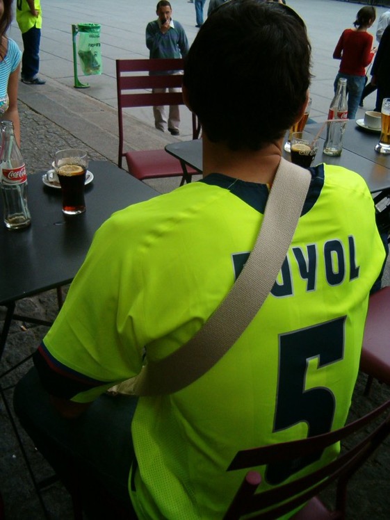 Barca_Archive's tweet photo. Luis Enrique in Paris as a fan to attend the Champions League final, May 2006. https://t.co/uay5dxRLue