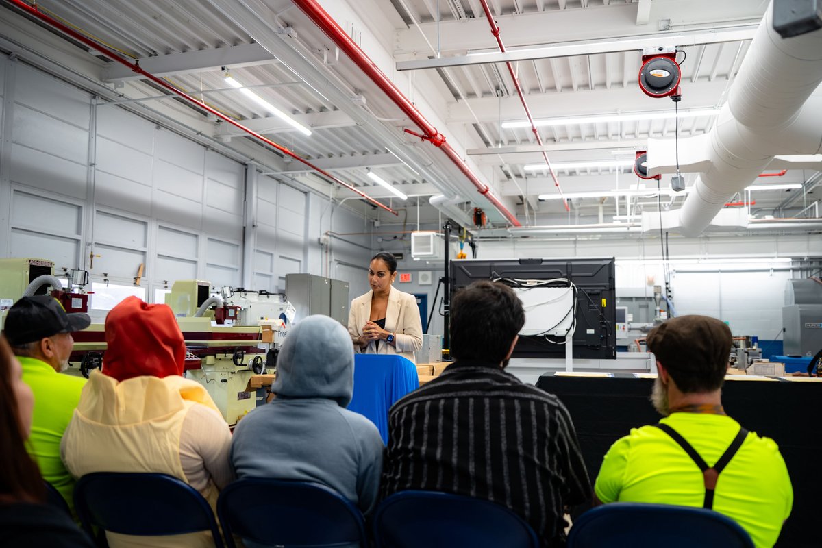 WorkforceAllCT's tweet photo. 🎓✨ Congratulations to our Middletown Skill Up for Manufacturing class! New skills, new opportunities, and brighter futures are ahead as these men and women take bold steps toward manufacturing careers. 💪⚙️

#SkillUpForManufacturing #MiddletownCT #WorkforceAlliance https://t.co/iRW6SRIeOY