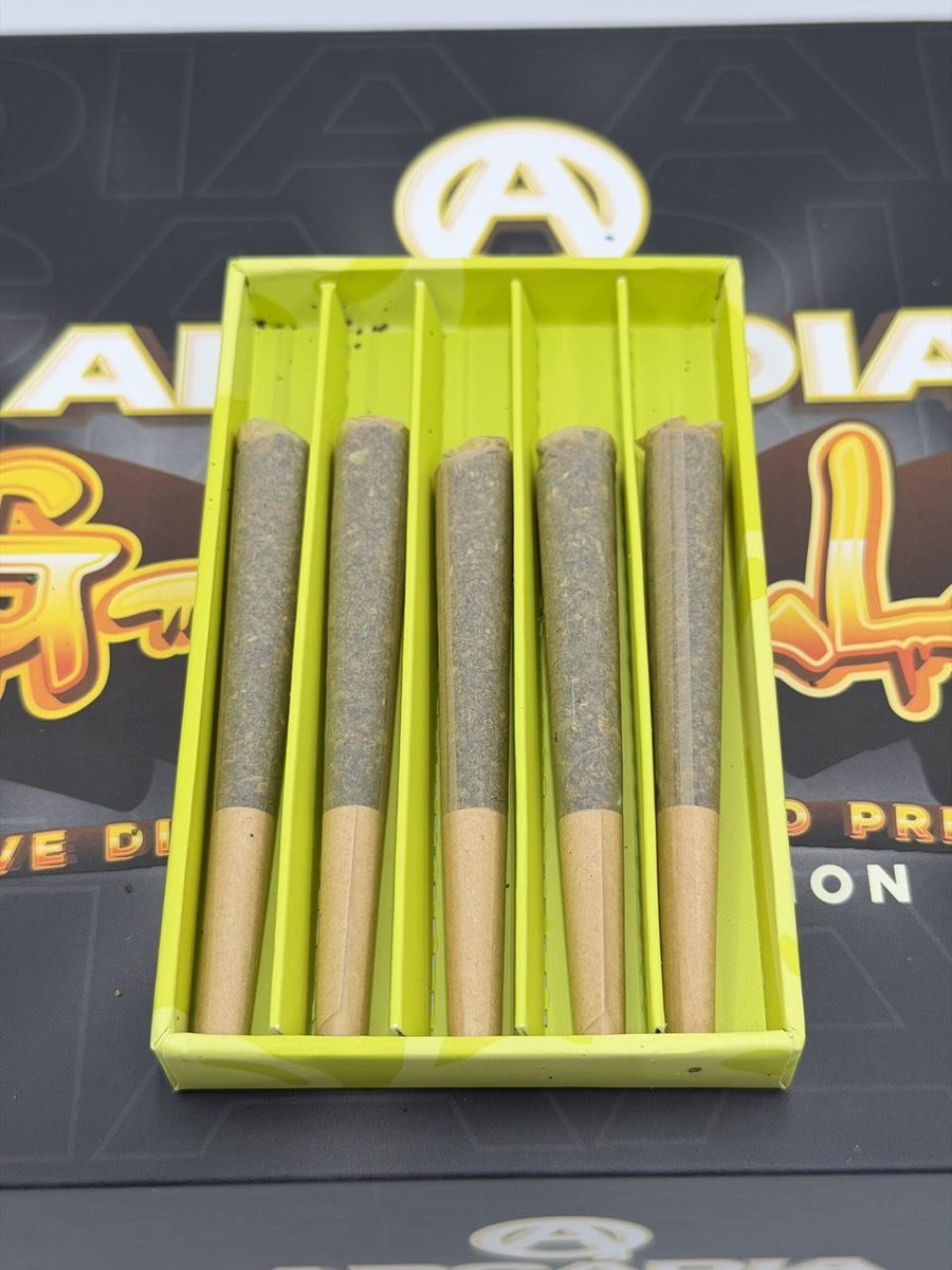 Weed_Daily1's tweet photo. My weed so good and i'm just gonna smoke some, cheers!😆

🌬️🌿✨
#drugstwt #drugtwt #weedtwt #smoke
#animalcookies #stonerfam  #CannabisCommunity #weedmob #420community #420friendly #weedsmokers #WeedLovers https://t.co/E8JN15JrAN