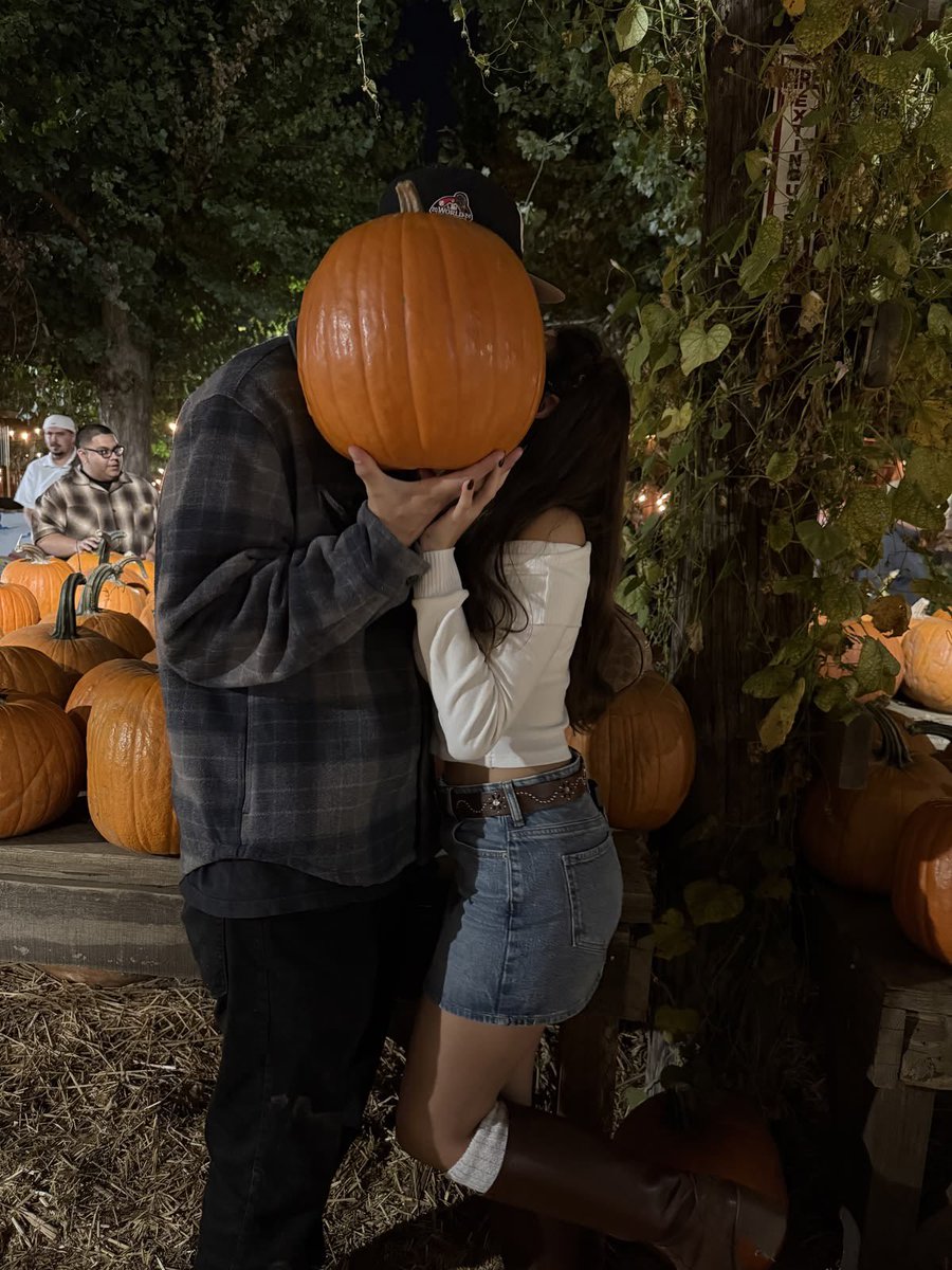 Theyluhmesomuh's tweet photo. I must be doing something wrong because I just want true love 😭 I wanna cuddle, goof off, laugh until we can’t breathe, have fun, embarrass each other, be clingy, and genuinely enjoy each other’s company. Like where is my personnn? https://t.co/tau8xojDkQ