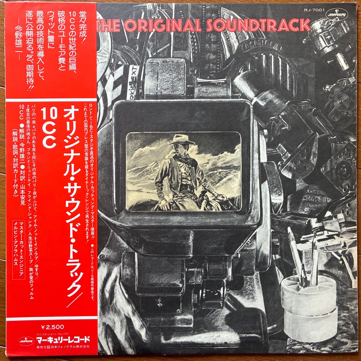 boyakki594115's tweet photo. 全米ブレイクを果たした通算3作目
捻れたポップセンスが光るバラエティ豊かな収録曲
ヒプノシスのアートワークも素晴らしい

パリでの「オペラ座の夜」から、あのイントロへの流れは反則級の美しさ
エンドロール的な「我が愛のフィルム」まで一気に聴ける
#1975年 #アナログレコード https://t.co/xfVI86yVyI