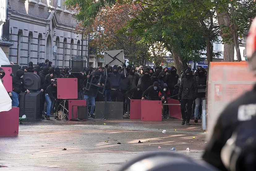 isaacizquierdo2's tweet photo. Ynestrillas. Errenteria. 1998🔥
Falange. Donosti. 2007🔥
Falange. Gasteiz. 2025 🔥
Quiles. Iruña. 2026🔥
Cuando la unidad popular antifascista está en el ADN de un pueblo, sólo podemos atender,entender, respetarlo y amarlo. https://t.co/A0g4LRTXhN