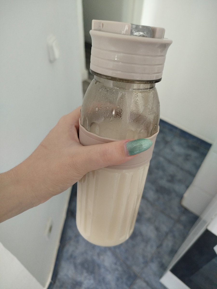 thrivingwl's tweet photo. a protein shake with almond milk bc i don't eat enough protein 😞 ~ 131 cal . ݁⋆ ۶ৎ ݁˖ . ݁ https://t.co/emD0RCLvEK