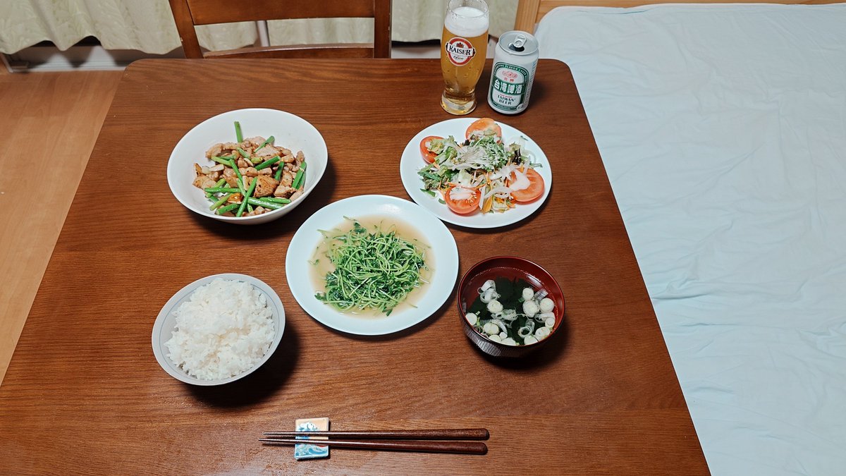 AlbertHatsuda's tweet photo. 先日、梅菜扣肉(メイツァイコウロウ)を作った際に余った豚バラ肉で台湾の客家の保存肉　鹹豬肉(シエンジューロウ)を作ったので、今日はその炒め物である台湾客家料理の一つ　炒鹹豬肉(チャオシエンジューロウ)を作りました👨‍🍳🇹🇼
ガツンとくる塩味と五香粉の風味はビールと白ご飯が進みます. https://t.co/67yfpHuzAI