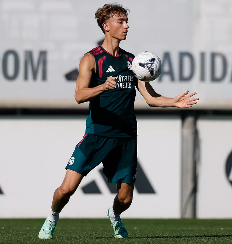 theMadridZone's tweet photo. 🚨 Dean Huijsen is back from his La Liga suspension! https://t.co/hNWwQVh225