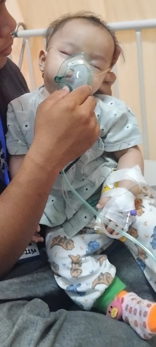 RA_leather's tweet photo. 🚨🚨277 Ribu Kasus ISPA, Dua Bayi Meninggal di Tengah Karhutla‼️

Kebakaran hutan dan lahan memicu krisis kesehatan publik. Kementerian Kesehatan mencatat 277.075 kasus ISPA melanda tujuh provinsi terdampak kabut asap. 

Polusi ekstrem ini telah merenggut nyawa dua bayi yang mengalami sesak napas parah. 

Sebanyak 62.400 balita menjadi korban paling rentan terhadap paparan partikel beracun. 

src: Kemenkes