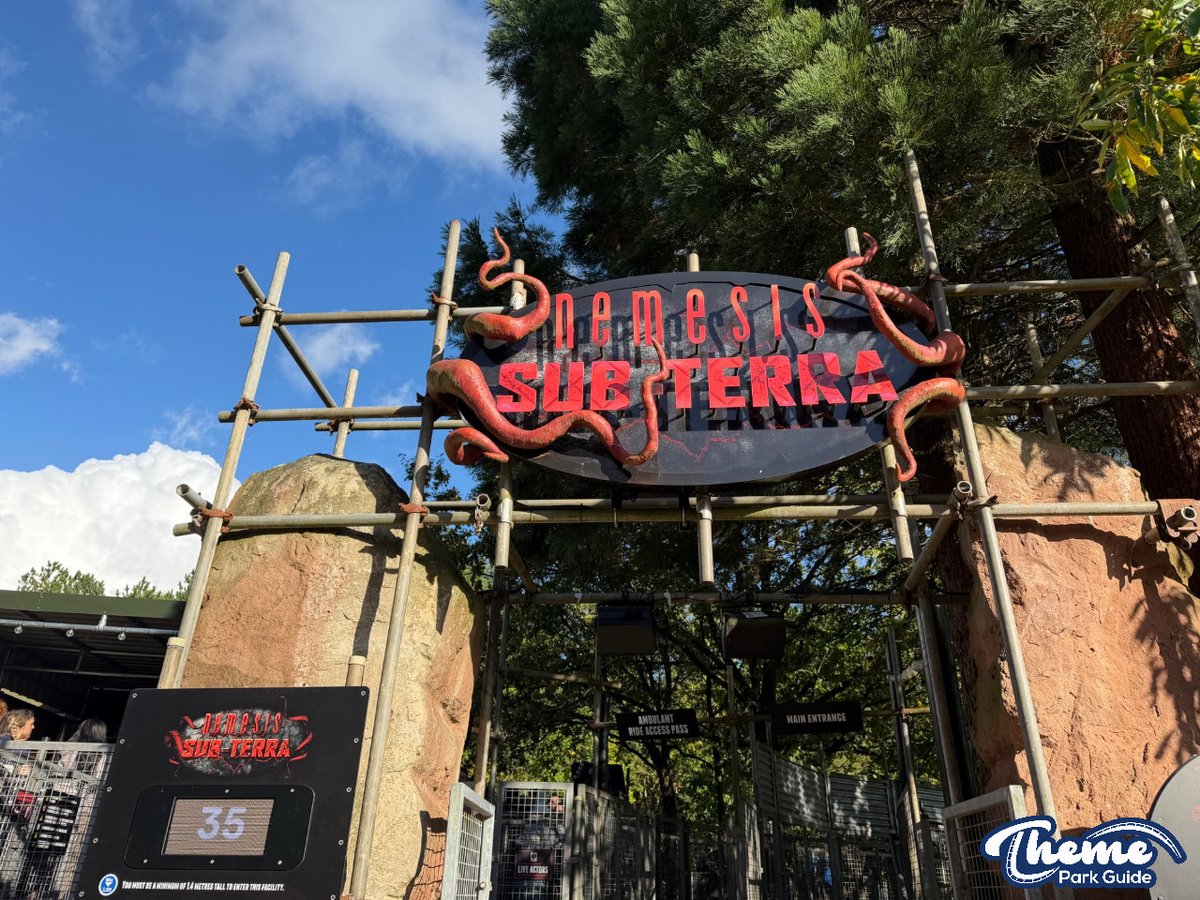 ThemeParkGuide's tweet photo. At Nemesis Sub Terra, signs saying the ride has live actors have been put on the fences.

#Nemesis #AltonTowers https://t.co/yFdQKFUtHk