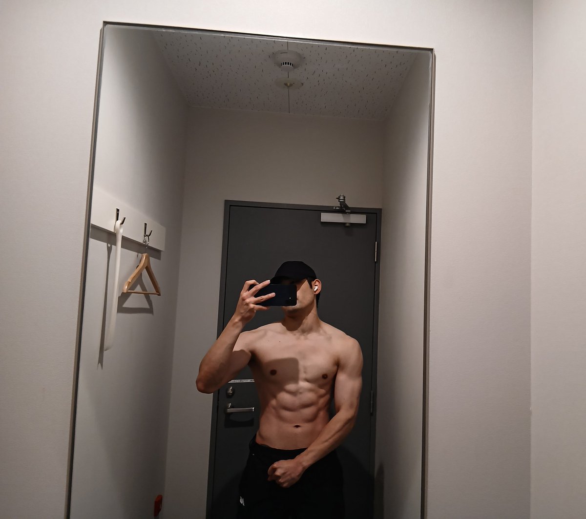 WAzdtb's tweet photo. 体調不良から復帰して久しぶりのジム完了。
体調不良時にご心配のメッセージを頂きありがとうございました、、。
少し水っぽいですが腹斜筋がいい感じかも。 https://t.co/8fCE28Uk3n