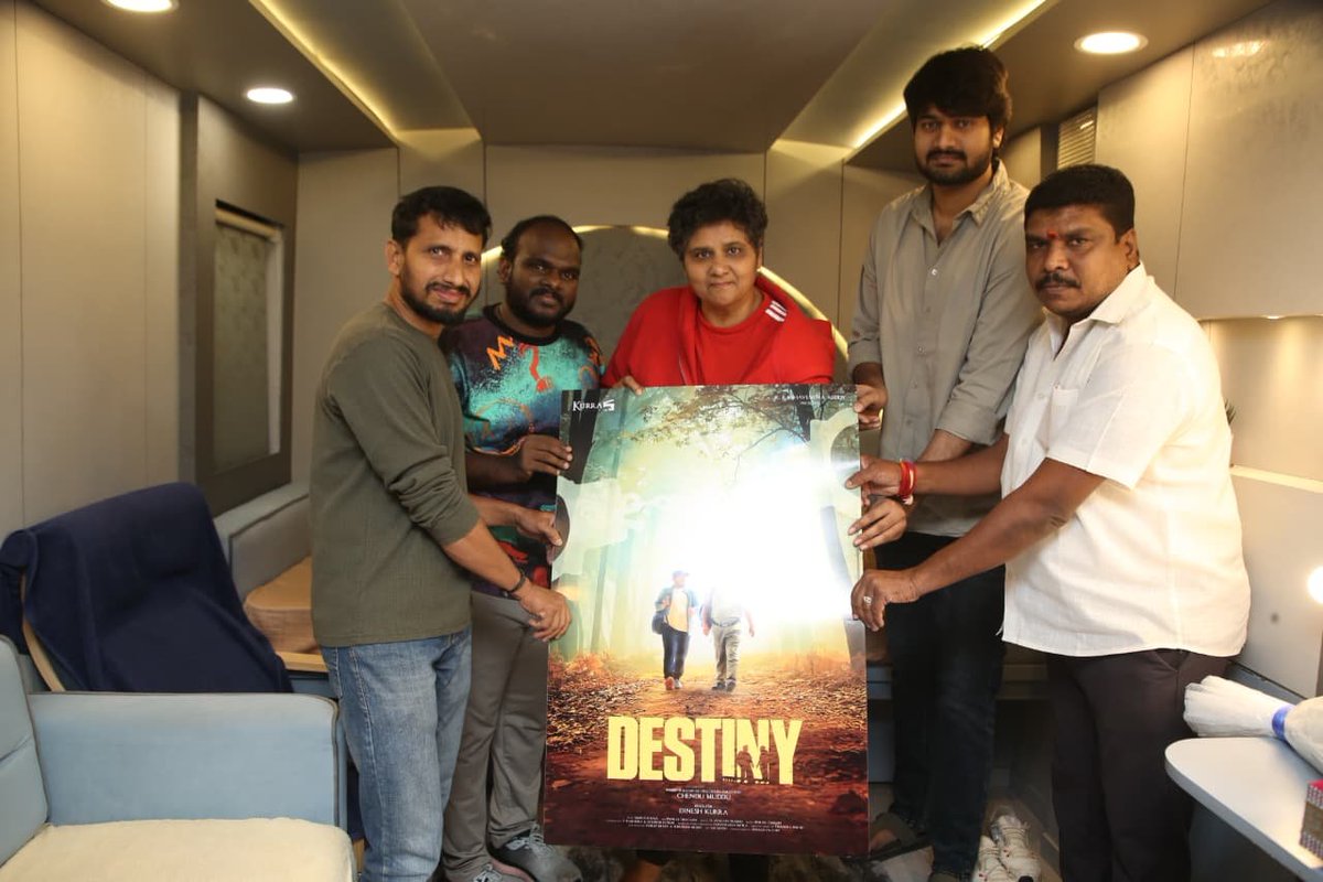 VCDtweets's tweet photo. Director #NandiniReddy Garu unveils the intriguing first look of #Destiny π₯ β Get Ready for a Mind Boggling Mysterious Journey π₯
β’ A #ChenduMuddu Film ππ»
#DestinyFirstLook https://t.co/GFEZUX0Wgs
