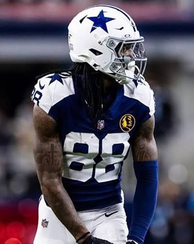 SilverBlueSosa's tweet photo. @fashion_nfl Would have loved to see Kelly green vs cowboys throwbacks this year on thanksgiving. https://t.co/KNH4XWaO29
