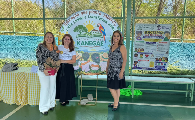 mpdft's tweet photo. NaMoral aproxima MPDFT, escola e famílias na formação de crianças no Riacho Fundo. Saiba mais: https://t.co/eGYJp08DX9 #mpdft #namoralmpdft #filiacaompdft https://t.co/E5tPirNCam