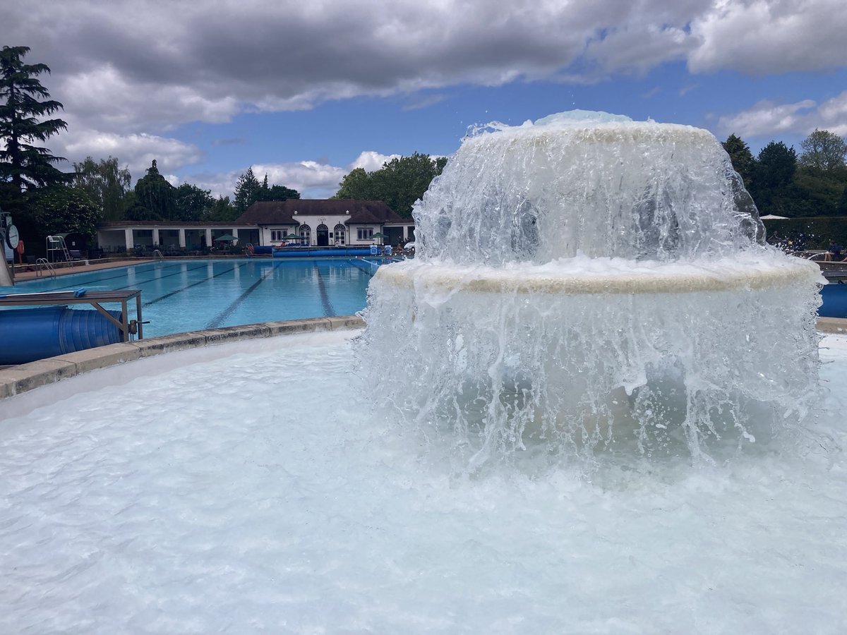 MartinChelt's tweet photo. I’m taking an icy plunge in November 🥶! It’s all in aid of my three great Mayor’s Charities @ItsaDigital @YoungGlos &amp; Art for All Mental Health.  And I won’t be able to back out if you sponsor me at https://t.co/micjaHmelp. Please support my Chilly Cheltenham Challenge! https://t.co/QVftYiA4Xc