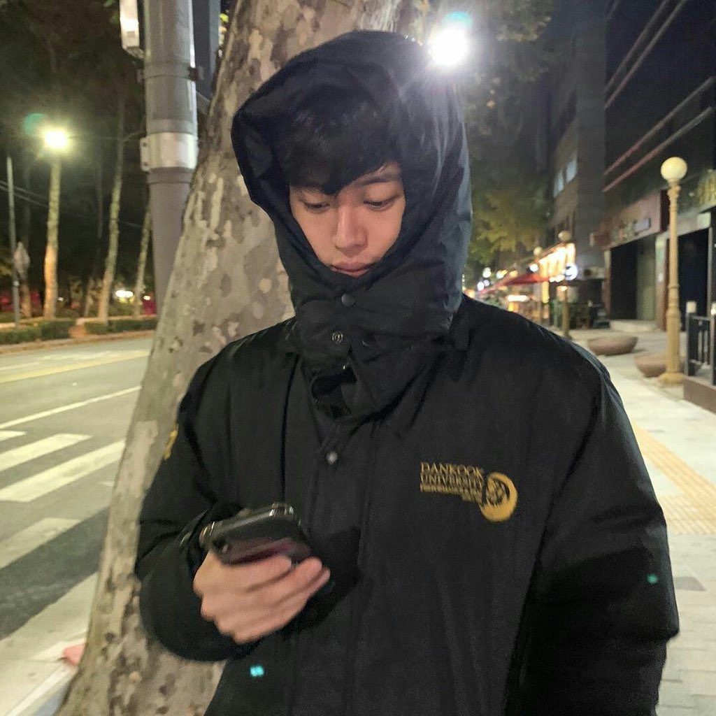 Jooahnnnim's tweet photo. 단국대학교 18학번 공연영화학부 이주안 선배님 에타에 또 글 올라오셨어요 https://t.co/6SXWiwmxZq