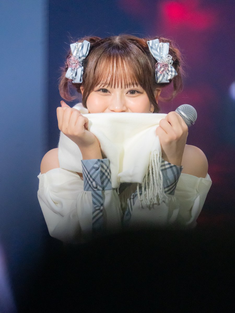 shu_shu_uuuu's tweet photo. 2026年10月16日
＝LOVE 9th ANNIVERSARY PREMIUM TOUR
@ TOYOTA ARENA TOKYO

大場花菜 ちゃん (@hana_oba )

マフラーかくれんぼ花菜ちゃん
1枚目から順に見てください🧣

#イコラブ 
#イコラブ_カメコ 
#イコラブ９周年コンサート 
#大場花菜 https://t.co/m9FIxZRKe2