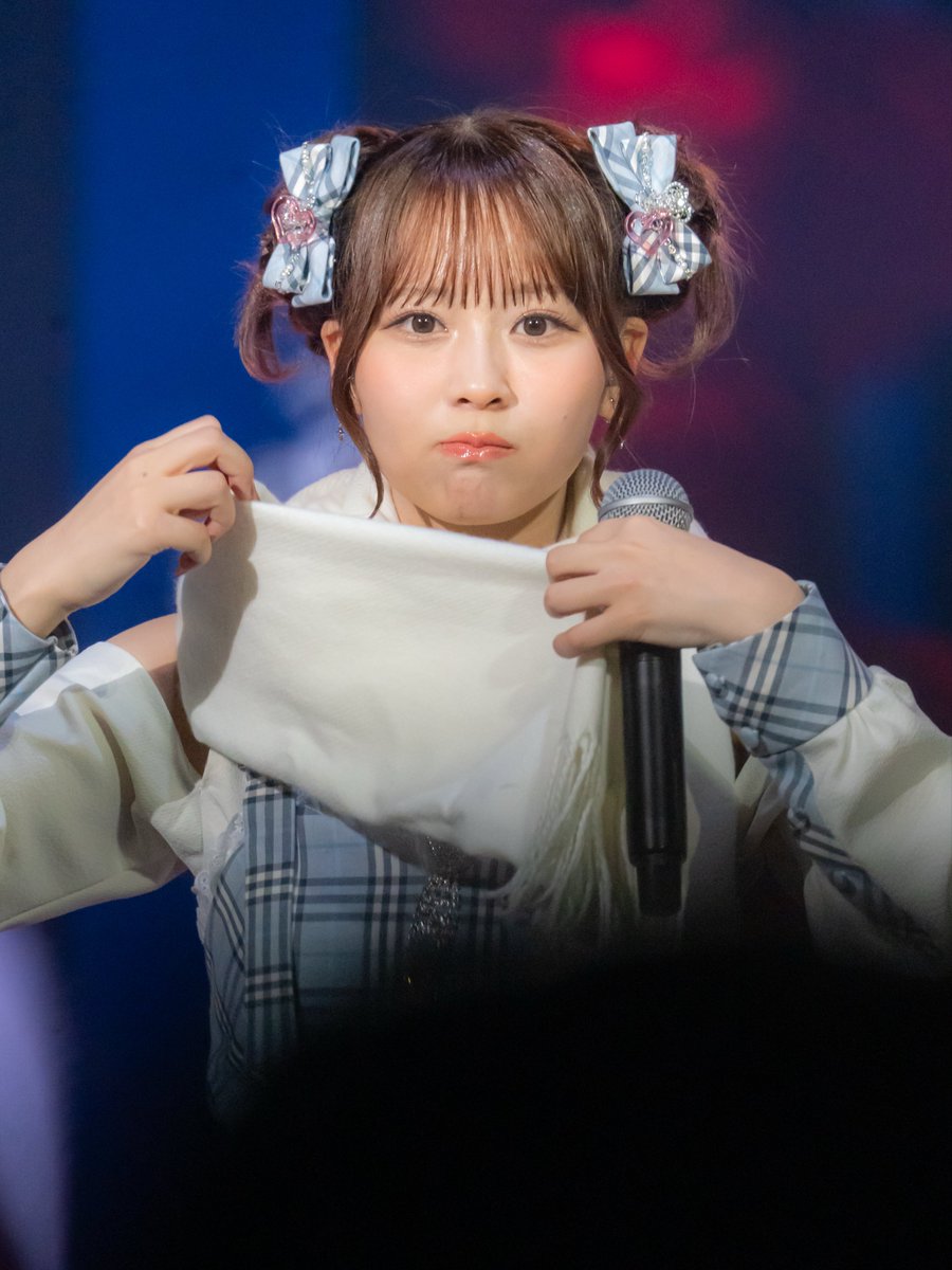 shu_shu_uuuu's tweet photo. 2026年10月16日
＝LOVE 9th ANNIVERSARY PREMIUM TOUR
@ TOYOTA ARENA TOKYO

大場花菜 ちゃん (@hana_oba )

マフラーかくれんぼ花菜ちゃん
1枚目から順に見てください🧣

#イコラブ 
#イコラブ_カメコ 
#イコラブ９周年コンサート 
#大場花菜 https://t.co/m9FIxZRKe2