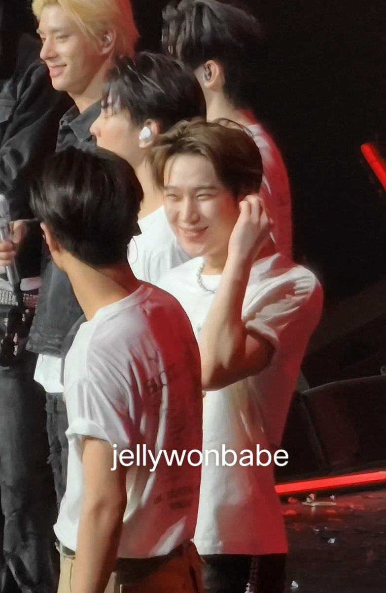 jellywonbabe's tweet photo. เจตอุ่นเจสรซิบอะไรขอทราบด้วยได้ไหมจ๊ะ ยิ้มหวานของพี่
#BLOODSAGA_IN_MACAU https://t.co/2vEbnQUlBw