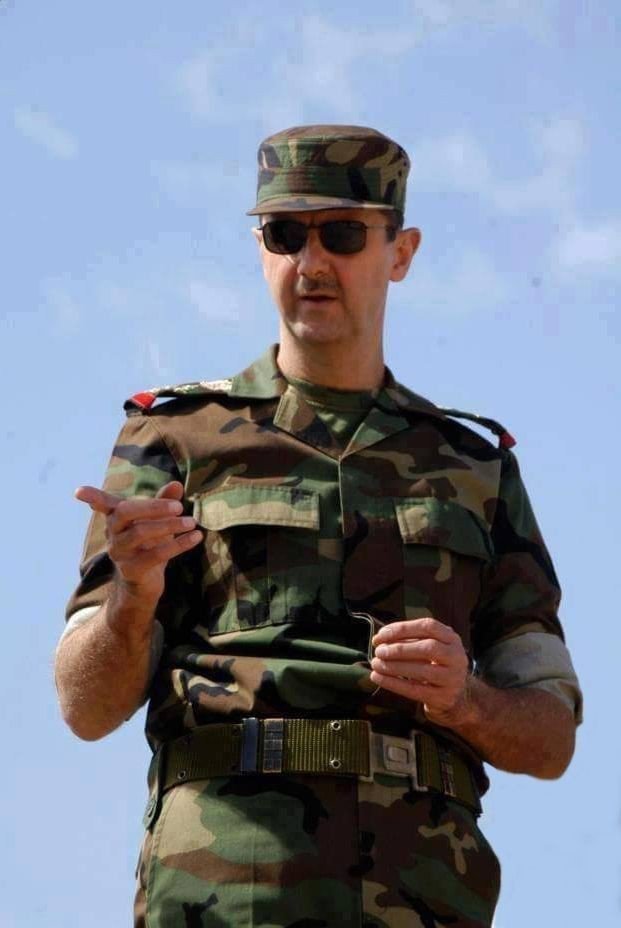 journalist2027's tweet photo. كتب الأستاذ محمد أبو زيد
-----
أنا لا أعرف الرئيس بشار الأسد وهو لا يعرفني .. ولم يكن لي في أي يوم صلة بنظام الحكم في  سورية ..فلم أذهب إليها في رحلات الشتاء والصيف كما فعل كثيرا من المثقفين العرب الذين دفنوا رؤوسهم في الرمال وتنكروا لسورية ومحنتها .. وأزيدكم من الشعر بيت أن كثير من أمنيي النظام السابق كانوا لا يرتاحون لي ، وسبق منعي من الظهور في الإخبارية الفضائية عدة مرات . 

صراحتي ووضوحي وعدم إستعدادي لمجاملة حاكم أو مسؤول في أي بلد جعلت أعدائي لا يحصون ، لكن إصرار علي السير في طريق الحق رغم ندرة سالكيه كما قال إمامنا العظيم علي بن أبي طالب ، هو منهج حياة ومنهجية وركيزة فكري . 

لم أطبل لحاكم ، بل أذكر اصدقائي القدامي بما كانوا يطلبونه مني بأن أخفف لهجة وحدة إنتقادي للرئيس السيسي 

كل حكام العرب مستبدون ، لا أستثني منهم أحدا .. ولكن كل أوطان العرب عندي مقدسة حتى تلك التي أناصب حكامها العداء 
فأنا حبيب الأوطان ومدافع شرس عن جغرافيتها وأمنها وسيادتها . 

لم أطبل لحاكم ، ولم أضع الرموش المستعارة لإرضاء أحد 
ولم تجبرني معطيات الحياة في صعودها وهبوطها على تقديم أي تنازلات مهما صغر شأنها ..

أختلف مع حكام بلدي في جل سياستهم ، لكني لا أغض الطرف عن حجم المخاطر التي تحيط ببلدي . وخلافي مع حكام بلدي هو أمر هامشي عندما يتعلق الأمر بسلامة بلدي وأمنها .. وفي مواجهة أي خطر تتعرض له بلدي أنا أول من يجلس في خندق نظام الحكم .. ففي شريعتي وإعتقادي أن كل من يتخذ من خلافاته السياسية مع نظام الحكم في بلده سندا لإسقاط وطنه ، هو خائن وضيع . 

٨ ديسمبر ٢٠٢٤ هو يوم أسود .. بل أكثر سوادا من الخامس من حزيران ١٩٦٧ ، ومن يوم دخول المغول والتتار لسورية ، وغزو العثمانيين الأجلاف لسورية ومصر .. ففي هذا اليوم تم غزو سورية بواسطة جماعات إرهابية 
وهمجية مدعومة من القوى الإستعمارية . ( ما أقوله هو التوصيف العلمي لما حدث ) . 

هذا الغزو هو حالة ضرورة أضطرت الرئيس بشار الأسد الرئيس الشرعي لسورية حتى الآن إلى مغادرة البلاد حفاظا على حياته ، فأمثاله كما عرفانهم وخبرناهم ، لا يهربون ، ولا يفعلون كالفئران حينما توشك السفينة على الغرق ..

ولأن كل ما بني على الباطل هو باطل ، فإن جلوس قطيع الهمج على كراسي الحكم في سورية هو باطل ، وكل ما صدر ويصدر عنهم هو باطل ..

فما تعرضت له سورية على مدار الفترة من مارس ( آزار ) ٢٠١١ حتى ٨ ديسمبر ( كانون الأول ) اللعين ، هي غزو إمبريالي متكامل الأركان ، وقد صمد وزاد نظام الحكم بسورية بقيادة الرئيس بشار الأسد عن بلده بكل قوة وشجاعة وصلابة ، صمودا إسطوريا ..

يوم ٧ آذار ٢٠٢٥ سمعت بأذناي صوت المجازر في الساحل .. الإستغاثات التي وصلتني على الماسنجر عبر مكالمات لحظة إرتكاب المجازر بالساحل السوري بل وإستشهاد بعض أصدقاء صفحتي ، جعلني أقسم بأن أهب ماتبقى من عمري لأجل القصاص
لدم هؤلاء الشهداء العظام في كل ربوع سورية ومن كافة الطوائف بلا إستثناء .. وأن أكون صوت سورية السليبة ، الأسيرة ، المحتلة ، الجائعة ، والمشردة .. 

أعلم من جهات رسمية في بلدي بأني مهدد ، وقد أغتيل في أي لحظة ، وهذا ما يزيدني إصرارا 
على فضح القتلة والزناة ومصاصي الدماء الذين إغتصبوا سورية ، وأحالوا الحياة بها إلى جحيم ، بل أسوأ من الجحيم .  
فالله رحيم بعباده ، أما هؤلاء الهمج فلا يعرفون الرحمة . فهم يقتلون الأبرياء بلا أدنى رحمة ، ويغتصبون البنات والنساء دون شفقة أو نخوة ، ويجوعون شعبهم تجويعا ممنهجا بالفصل التعسفي من الوظائف وقطع المرتبات .. 

سورية غالية وعزيزة ، وشعبها حبيب ، وهي في قناعتي التاريخية قطعة من كبد وقلب مصر ... وهي تستحق أن نقاتل لأجلها حتى النفس الأخير .. 

لن أتوقف يا وحولا لطخت بنعل سورية .. ويوم الخلاص منكم 
ليس بعيدا ..