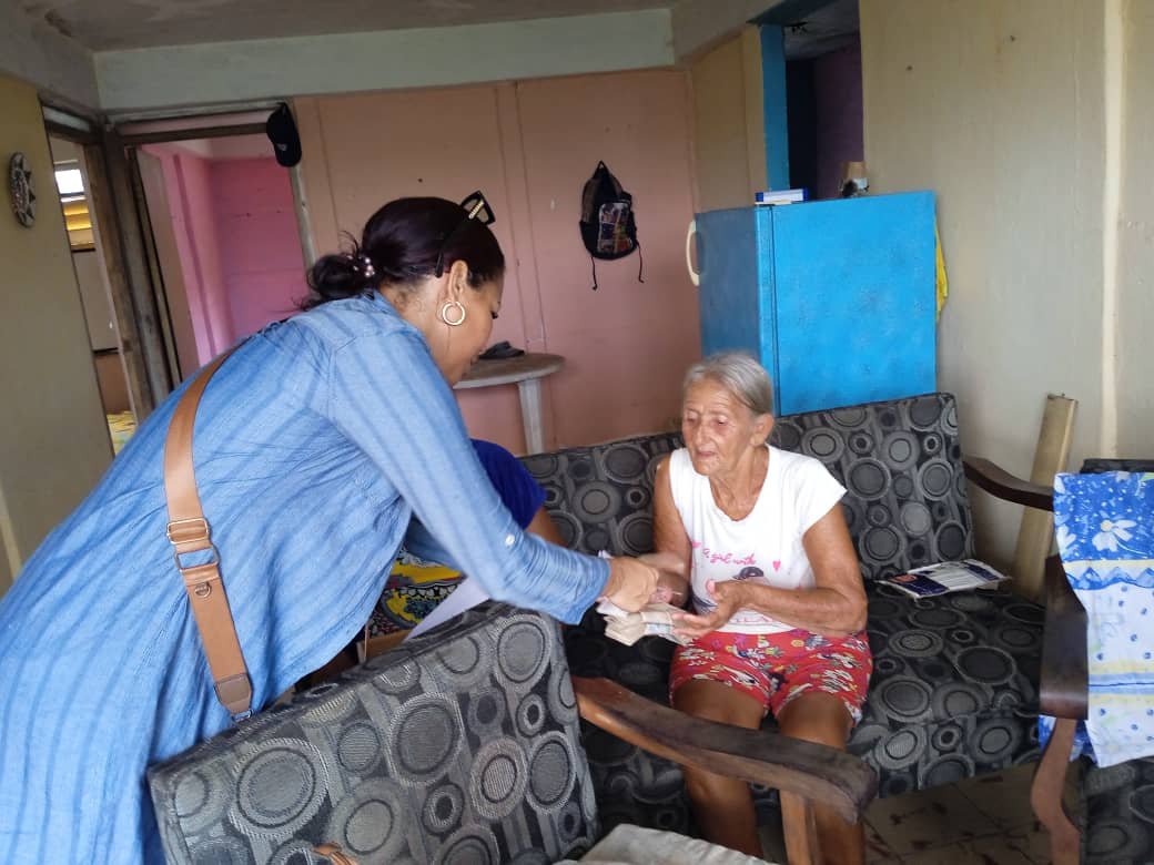 RafaelLice4i9u's tweet photo. Se materializa en #IslaDeLaJuventud el pago a pensionados y jubilados, por parte de las FGNE, la MIPYME "Coliseo", asumió esta sensible y humana responsabilidad social, en Mella Cítrico y la Comunidad # 49 #SentirPinero #LaPatriaSeDefiende #CubaEstáFirme https://t.co/aldT2mxsuu