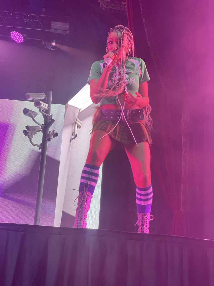 jfcombs13's tweet photo. I get to see @Tinashe tonight!!! I can’t wait. This will be my third time seeing her perform in Chicago. #BBAng3lTour, #MatchMyFreakWorldTour and now #OneNightWithAPopstar ✨✨✨ https://t.co/7dHAELF7zw