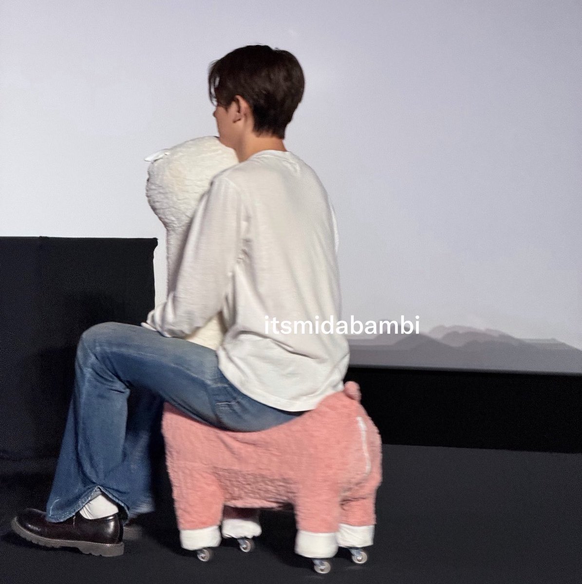 kyyliseung's tweet photo. 🦙……… https://t.co/pT36iQzxTU