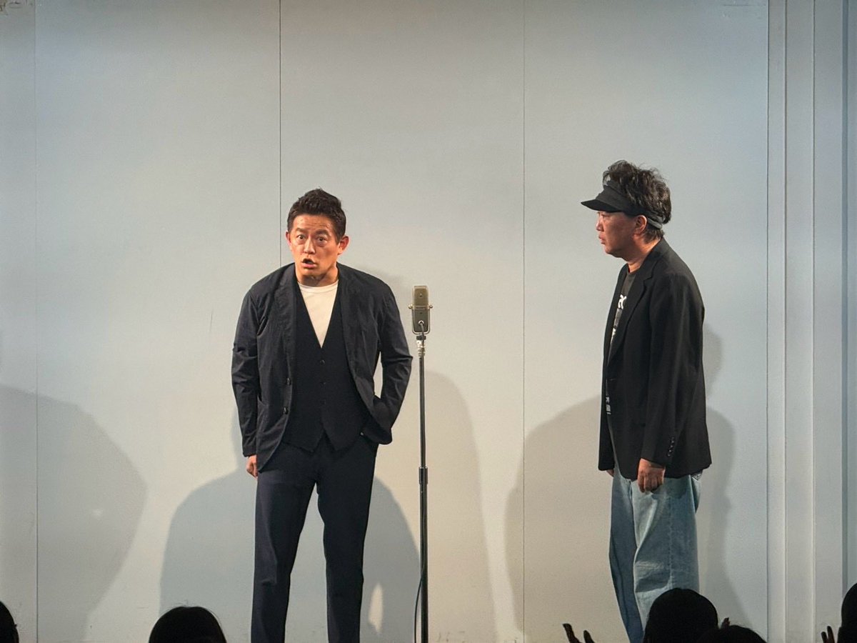 ozwspw's tweet photo. 今日は3年ぶりに東京センターマイクの再開でした。新ネタをやるのはいつだって緊張するし、出てくれる芸人さんたちも同世代から後輩たちまでみんなバリバリの漫才で感動した。何よりくじ引きの妙でチュートリアルがトップバッターで20分近く漫才やるライブ他にあるのかって。一番チュートリアル二番マシンガンズって現代野球だな
